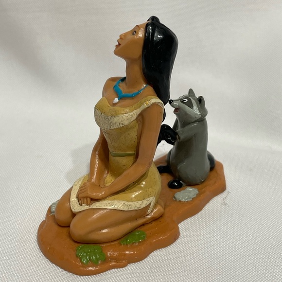 3” Disney Pocahontas Vintage Meeko doing Pocahontas’ hair figure excellent cond - Picture 4 of 7